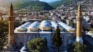 Bursa Ulu Camii 20 kubbesi minareleri ve genel mimarisi