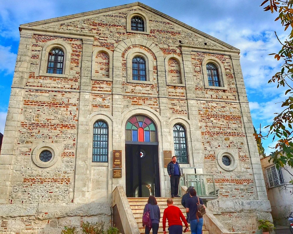 Bursa Gölyazı tarihi Aziz Panteleimon Kilisesi taş mimarisi