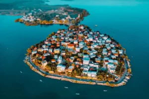 Bursa Gölyazı yarımadası havadan panoramik görünümü ve köprü