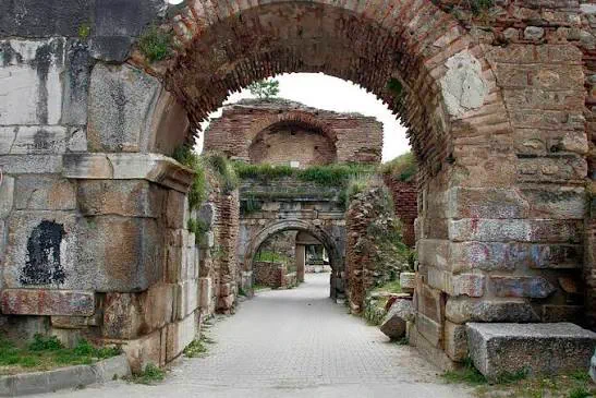 İznik tarihi surları ve Lefke Kapı kemerli taş mimarisi