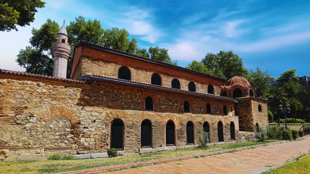 İznik Süleyman Paşa Medresesi taş ve tuğla mimarisi