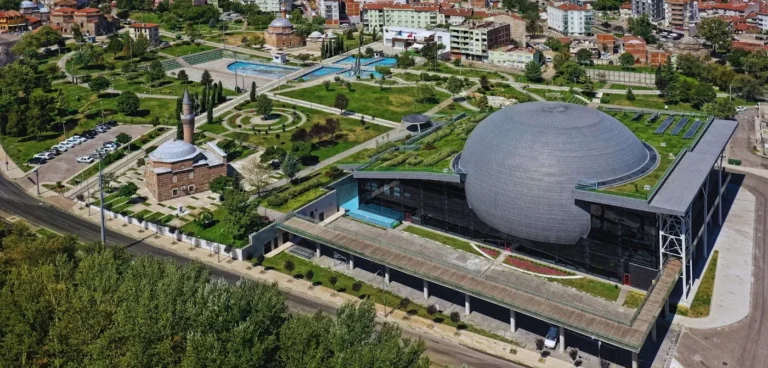 Panorama 1326 Bursa Fetih Müzesi dış mimarisi ve kubbe tasarımı