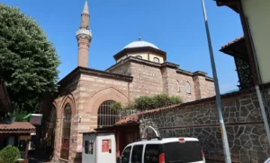 Bursa Üftade Hazretleri Camii ve Türbesi tarihi taş yapısı ve minare