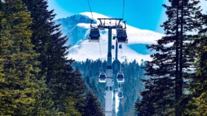 Bursa Teleferik karlı Uludağ manzarası ve teleferik kabinleri